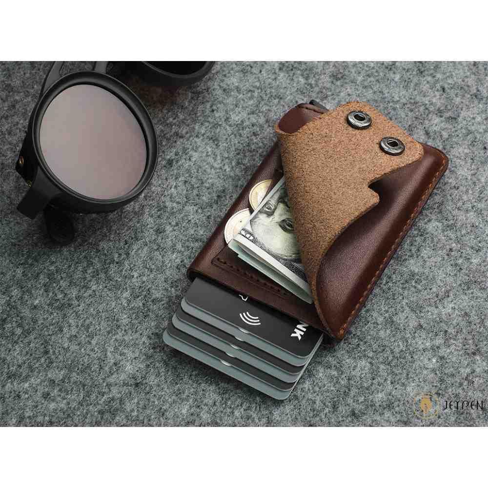 قرارگیری کارت ها جاکارتی پولاریس مدل FUNKY wallet رنگ قهوه‌ای چرم نومد