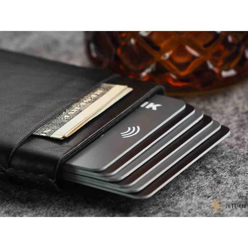 قرارگیری کارت ها جاکارتی پولاریس مدل GOBI wallet رنگ مشکی چرم نومد