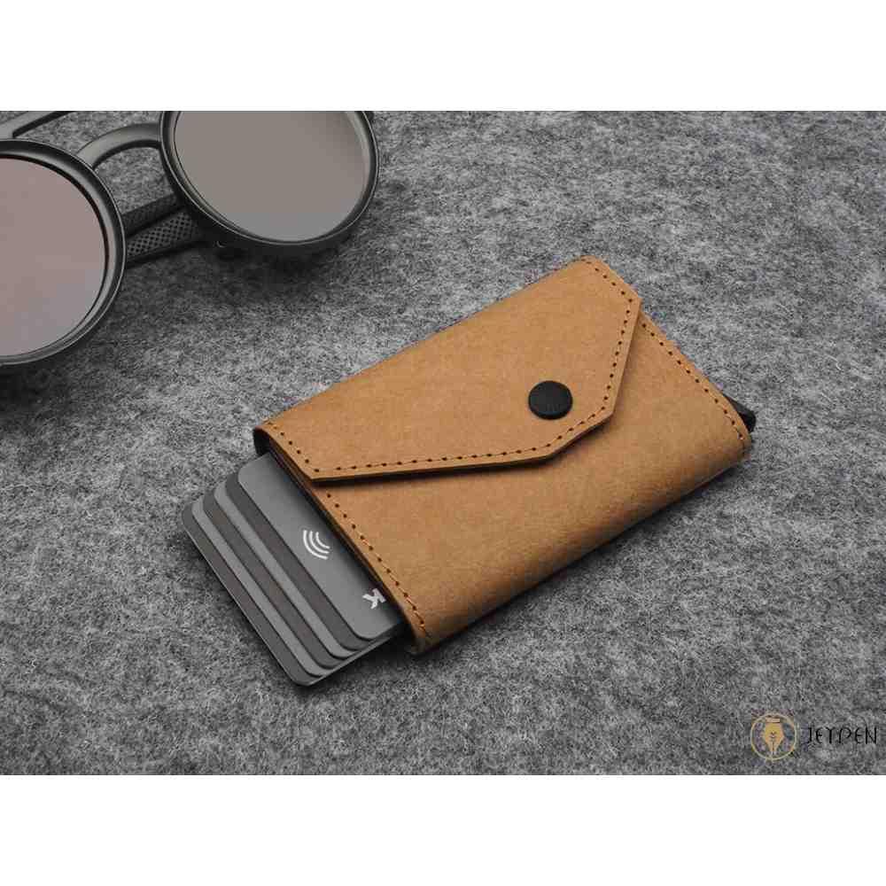قرارگیری کارت ها جاکارتی پولاریس مدل PORTER Go wallet رنگ بژ چرم کاغذی